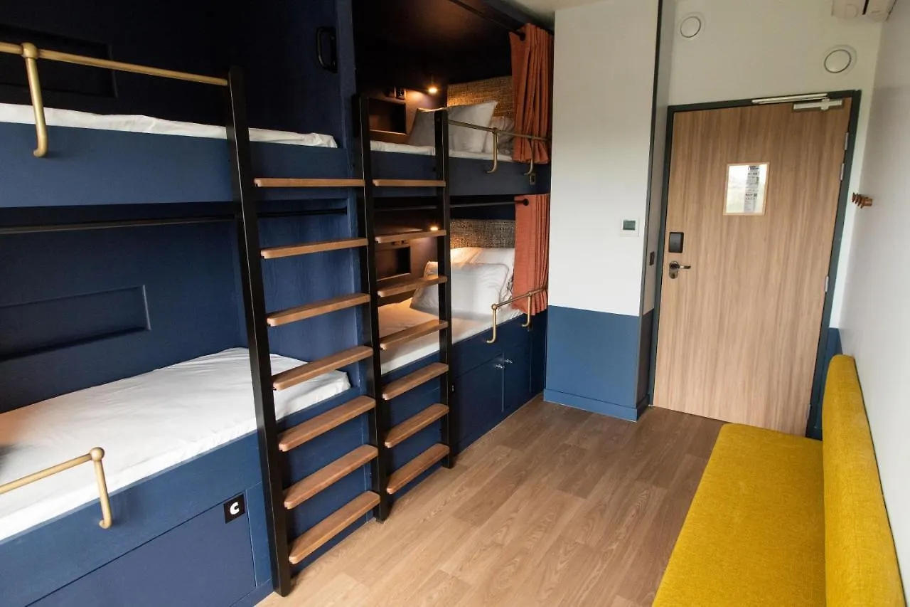 The People - Nation Hostel Parijs